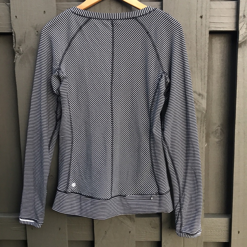 Lululemon long sleeve top black and white